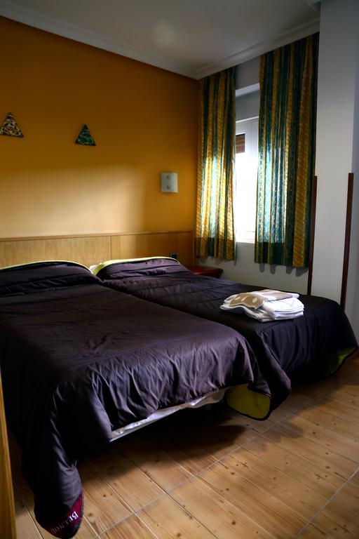 Hostal Muralla Plasencia Exterior photo