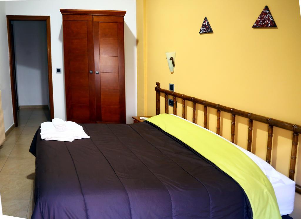 Hostal Muralla Plasencia Exterior photo