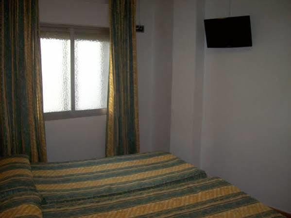 Hostal Muralla Plasencia Exterior photo